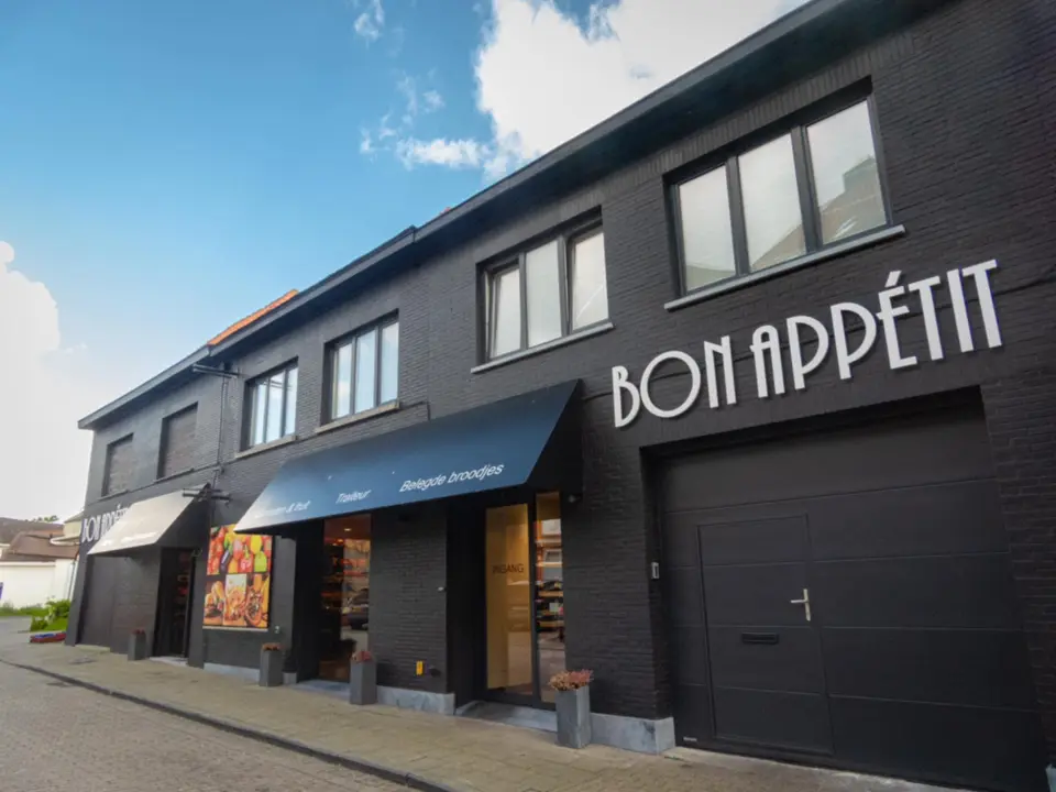 De gevel van Bon Appétit aan de Smissestraat